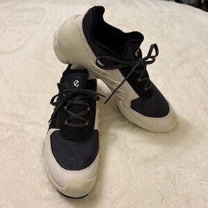 ECCO Biom women’s sneakers like new, 10/10.5